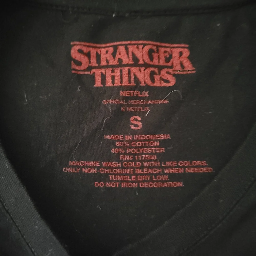 Stranger Things T-Shirt - Picture 3 of 8